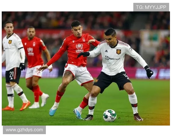 英超比赛中抱住对方球员落地的经典瞬间盘点